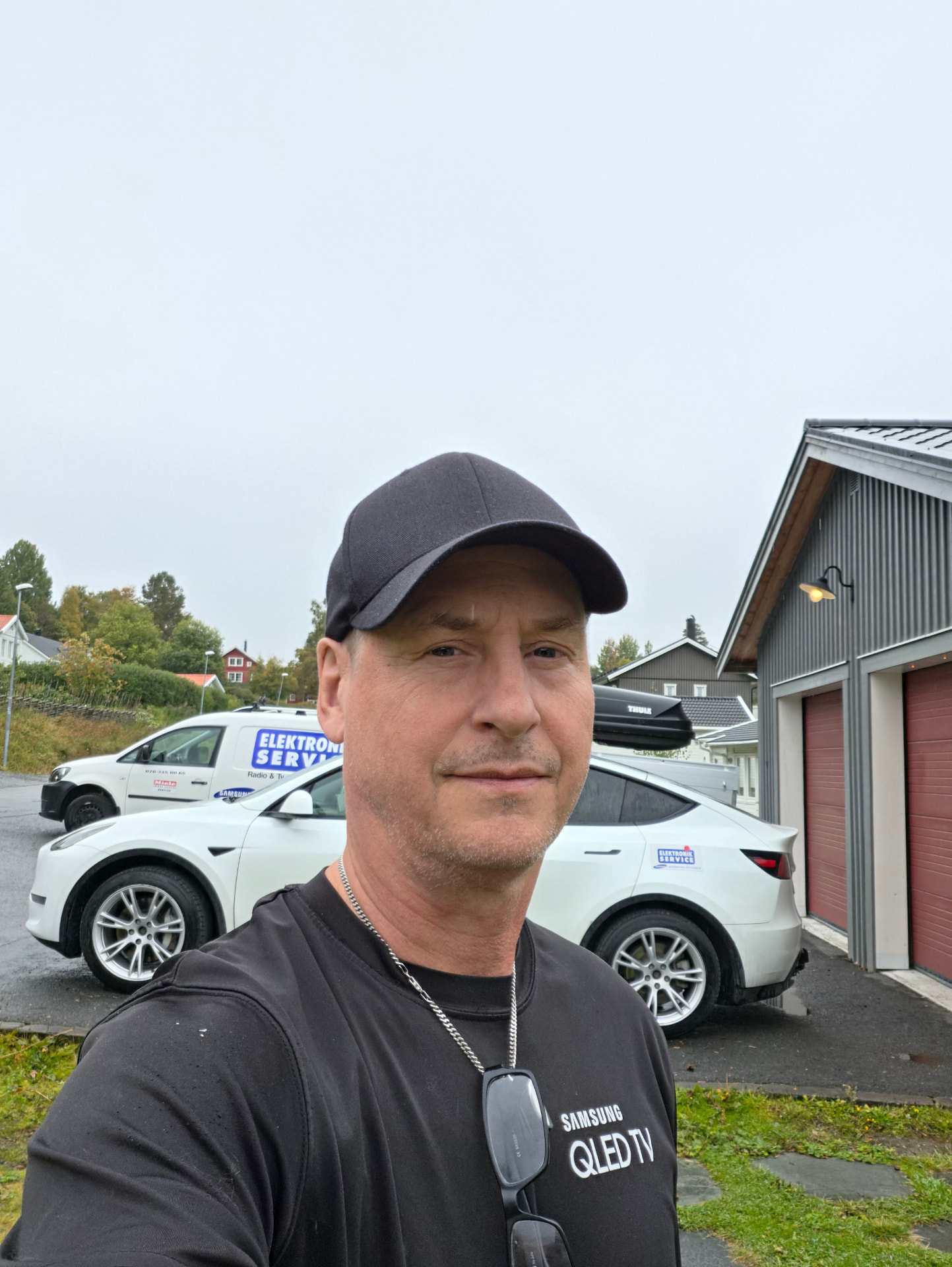 Stefan Sjölander vid Elektronik Service Frösön AB:s servicebil